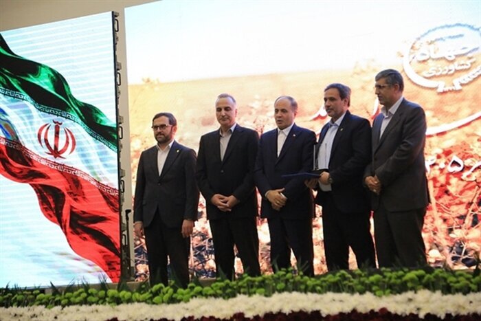 تاکید بانک کشاورزی بر تقویت حمایت‌های مالی از کشاورزان/تأمین مالی ۳۰۲ همتی بانک کشاورزی در شش ماه نخست امسال
