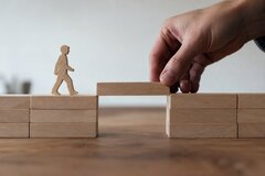 تأمین مالی پل چیست و چگونه کسب‌وکارها را از بحران نقدینگی عبور می‌دهد؟